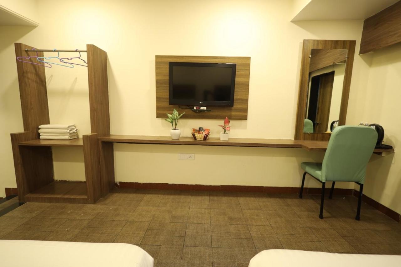 Saish Hotel เชอร์ดี ภายนอก รูปภาพ