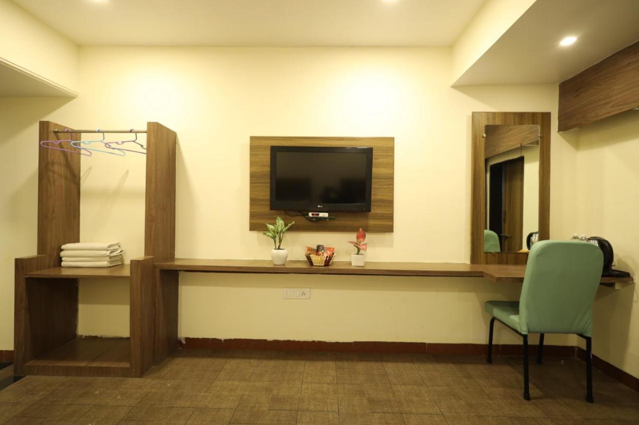 Saish Hotel เชอร์ดี ภายนอก รูปภาพ