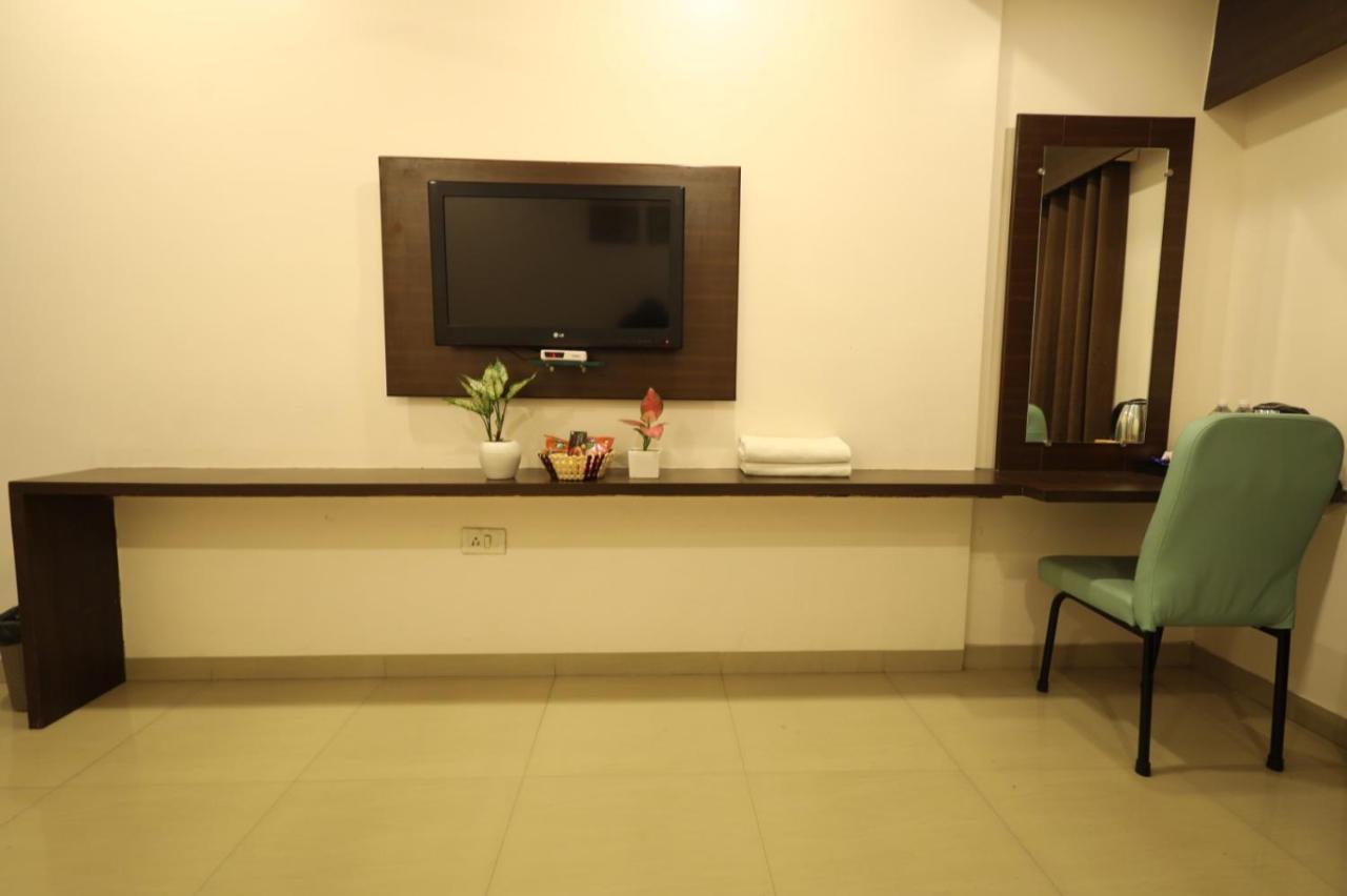 Saish Hotel เชอร์ดี ภายนอก รูปภาพ