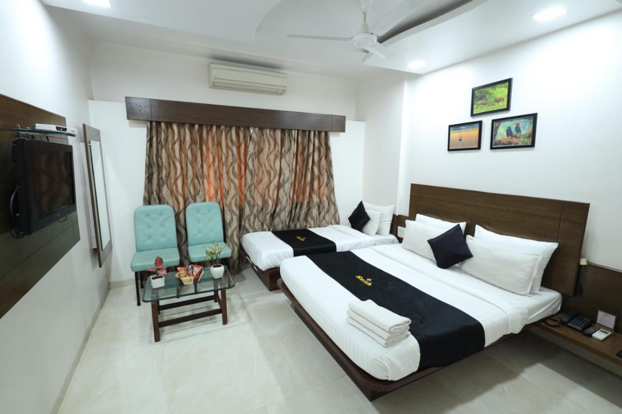 Saish Hotel เชอร์ดี ภายนอก รูปภาพ